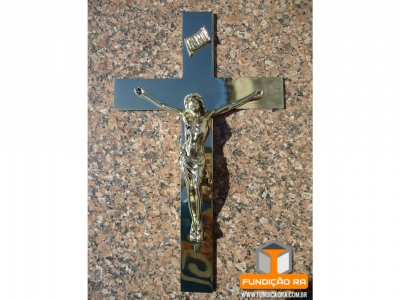 Cruz de Chapa com Cristo Polido em Bronze