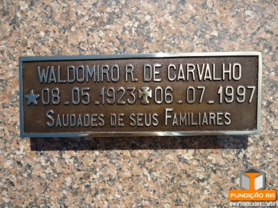 Placa Modelo Reto em Bronze Patinado