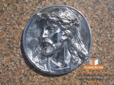 Medalhão Cabeça de Cristo com Espinho em Alumínio Polido